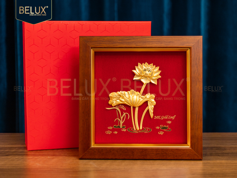 Tranh Hoa Sen Nền Đỏ Dát Vàng 24k Kt 20x20cm